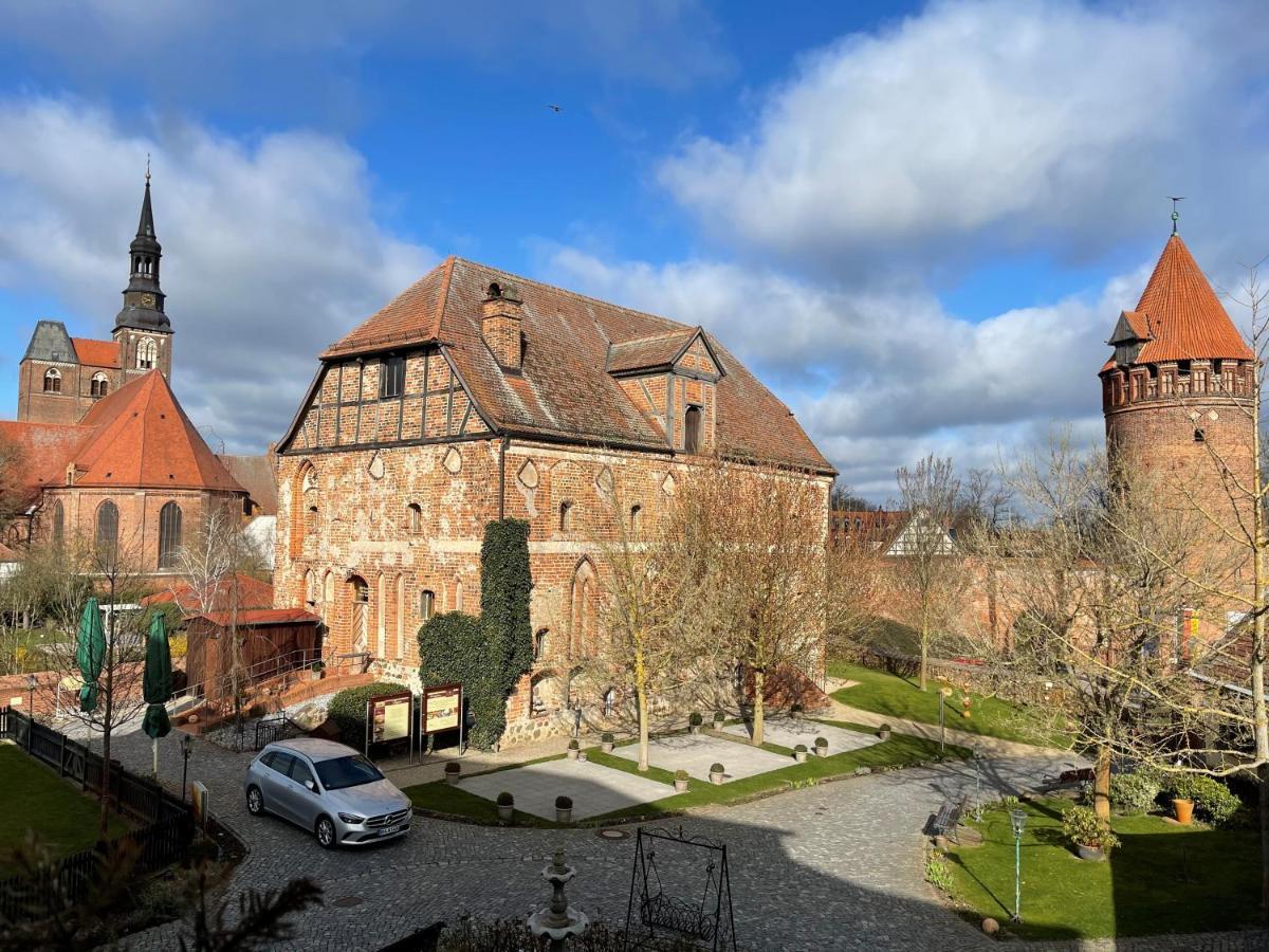 Ringhotel Schloss Tangermünde Exterior foto